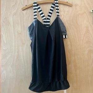 Lululemon top with built in bra. Size 6. Excellent condition.